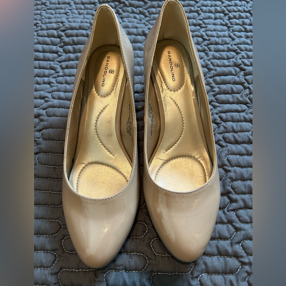 Bandolino Nude Patent Round-Toe Heels